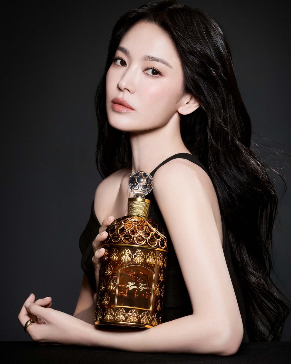 #SongHyeKyo for Guerlain 2026 campaign, featuring the Maison's signature creation: the Bee Bottle. 

She looks absolutely stunning wow