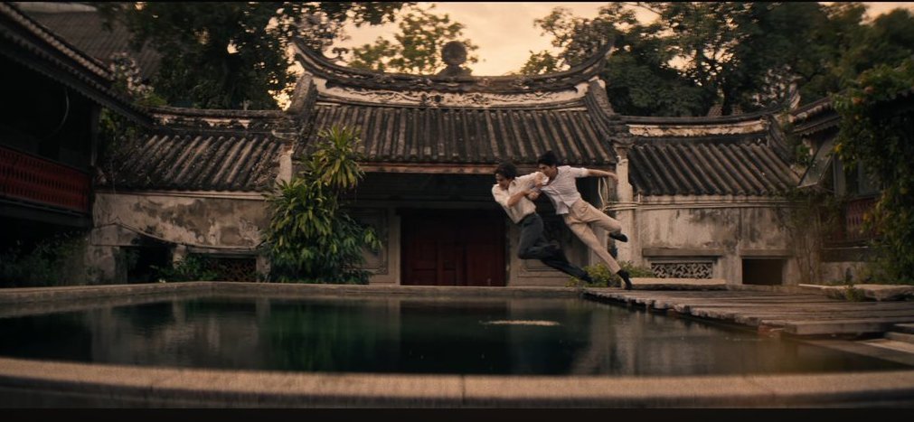 jdinmotion's tweet image. {#JoongDunk #จุงดัง #Dareyoutolove} 

I still can't stop talking about how excellent this particular scene was! The colors and angles were so well done.