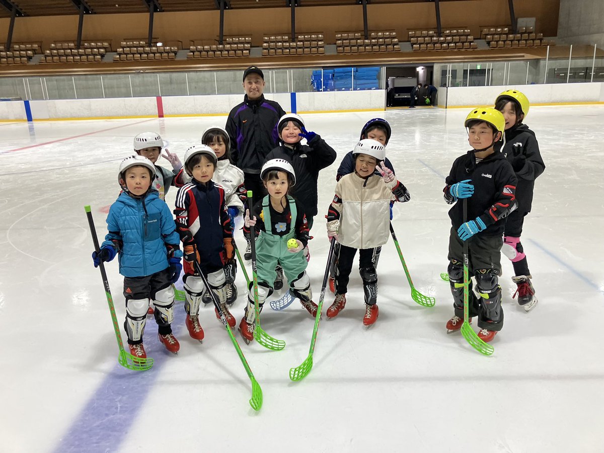 ヴァンフォーレ
#アイススケート&amp; #アイスホッケー
子ども達にスポーツの選択肢を🧊🏑

2026年初回🎍
10名の参加を頂きました😊

『楽しい！』をエネルギーに描く成長曲線⤴️今回も初参加の子がいて嬉しい☺️

次回は1/20(火)1930-2030で開催📝

申込み↓
x.gd/AOCCX

#vfsc #vfk