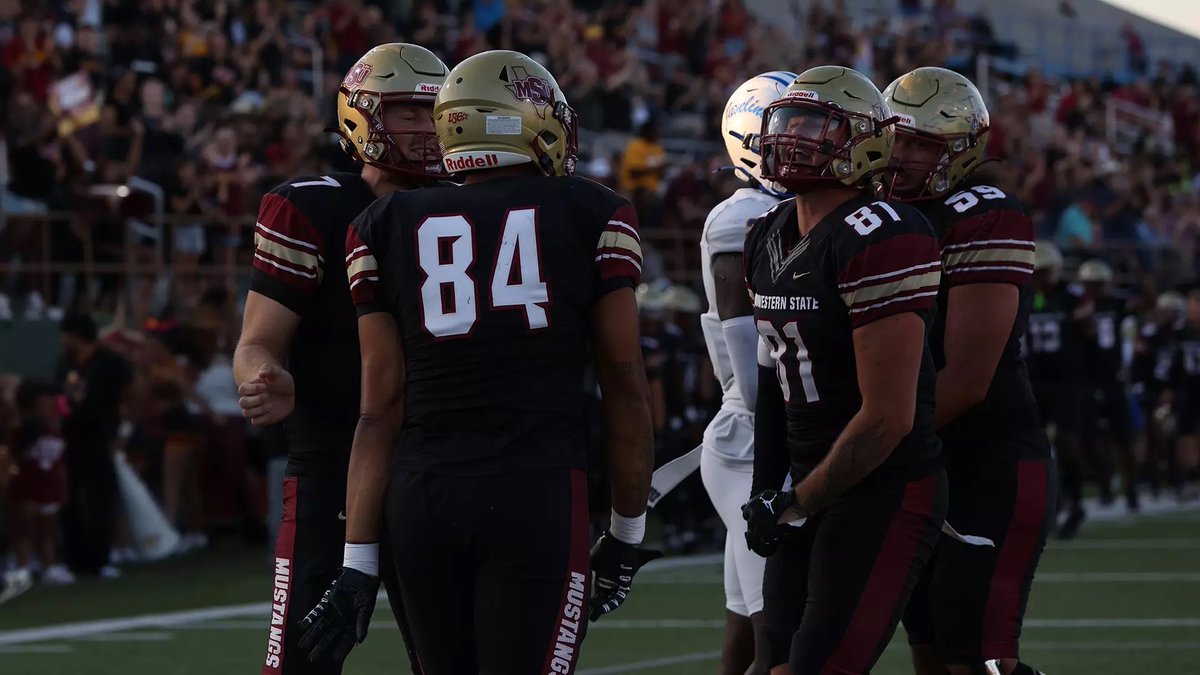 DexterStigall's tweet image. Blessed to receive an offer from Midwestern State! #StangGang #24Strong  

@MSUTexasFB @amsler_drew @Dupage_Football @EnhancedByEbone