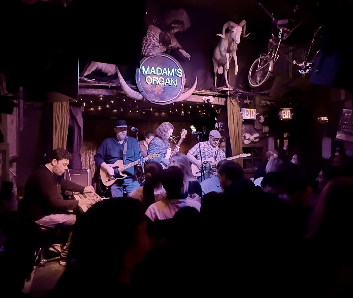 HumanCountryJukebox tweet media