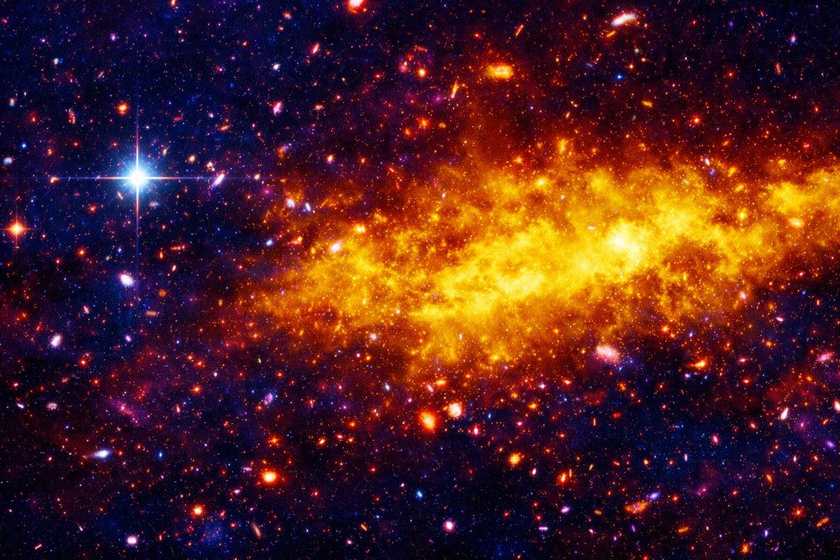 Ammar1176708's tweet image. 🚨 HUBBLE JUST FOUND SOMETHING THAT SHOULDN’T EXIST 🚨
Astronomers call it “Cloud-9” — and it may rewrite how galaxies are born 👇
🧵⬇️
spacetracker.space
🌌 WHAT IS CLOUD-9?
Hubble has confirmed a new type of cosmic object:

• Massive
• Filled with gas
• Dominated by…