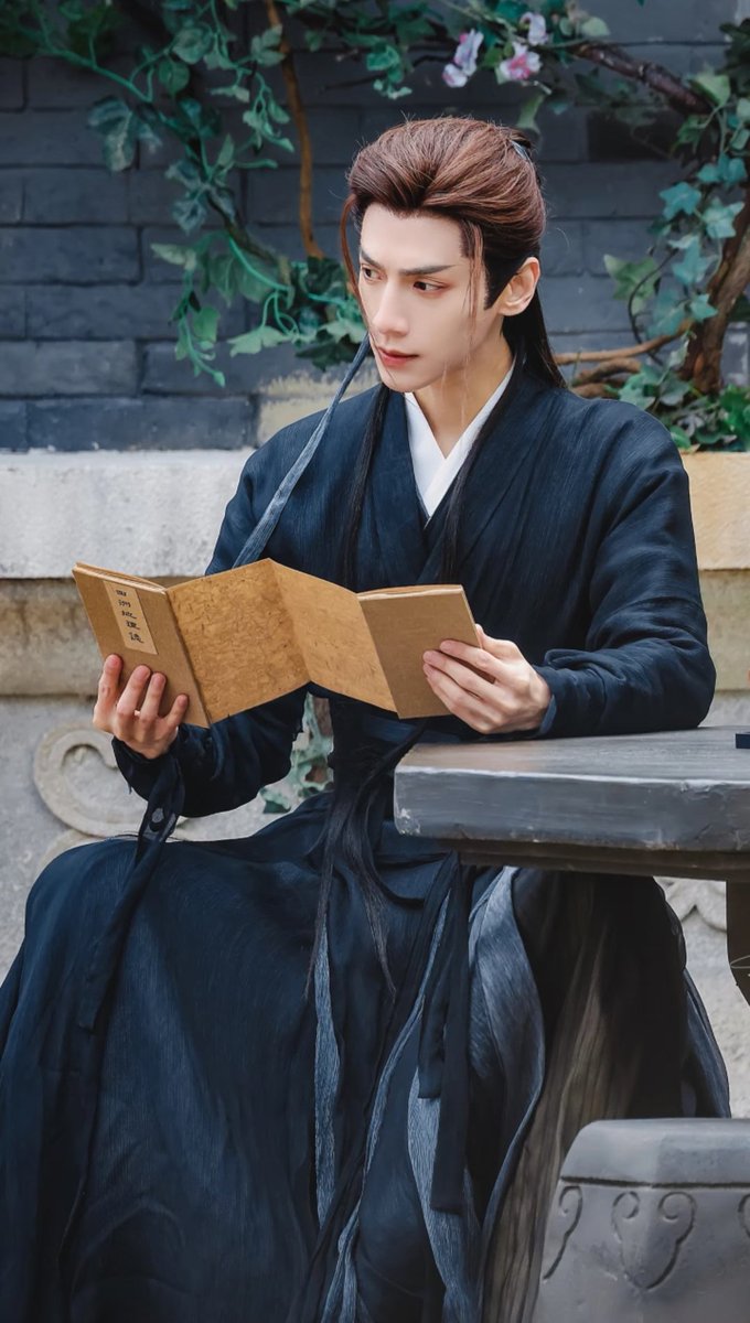 Wannxng's tweet image. 字里行间，藏着他不动声色的锋芒。