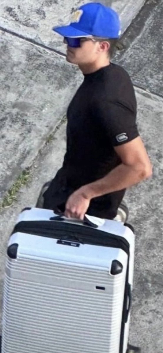 eljuanbolivar's tweet image. Todavía me parece increíble la historia de Michelo, como siendo agente de la CIA e inteligencia Argentina pudo infiltrar al chavismo y dar todos los datos para la entrega de Maduro, ayer partió de Venezuela a cobrar su recompensa de 50 millones de dólares.

Mis respetos.