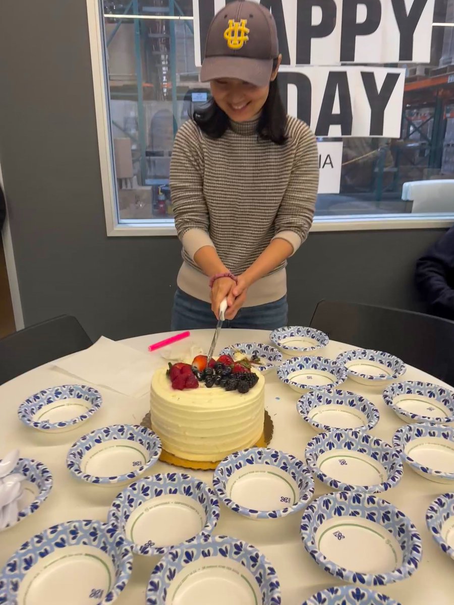 ATG_LEDLighting's tweet photo. 🎈 Happy Birthday to Anna!
We appreciate all that you do and the energy you bring every day.
Wishing you a wonderful birthday and a great year ahead! ✨

#HappyBirthday https://t.co/81ZJvXep5M