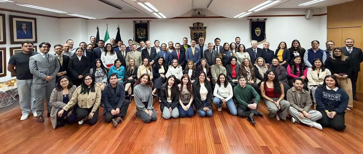 Celebrando Día de Reyes en comunidad con nuestra Directora <a href="/sovnegas/">Sonia Venegas Álvarez</a> <a href="/DerechoUNAMmx/">Facultad de Derecho</a> <a href="/UNAM_MX/">UNAM</a> #Goya