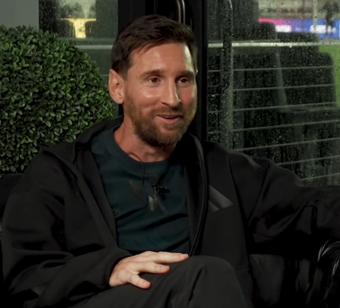 Lionel Messi: 

- Astrolojiye inanmıyorum.
- Hassas bir insanım. Bazen film izlerken ağlarım.
- ChatGPT kullanmıyorum. Henüz yapay zekaya alışamadım.
- Dans etmeyi pek beceremem. Sadece sarhoş olursam dans ederim.
- Telefonda çok fazla mesajlaşmaktan hoşlanmam.
- TikTok