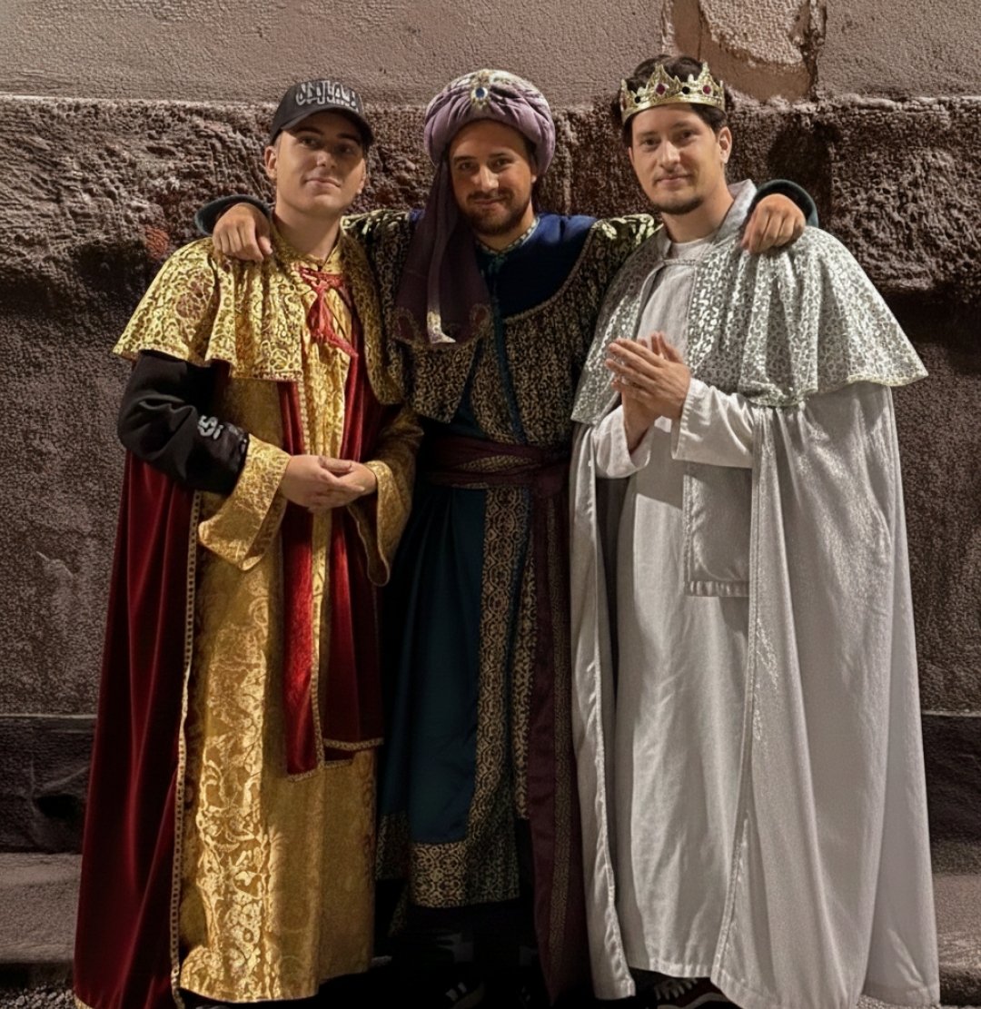 Feliz día de los Reyes Magos 🥯👑

El es Menson 😂, el va a Gastar 🤑 y el otro te va a Enfermar 🤧...

🤣😂😅