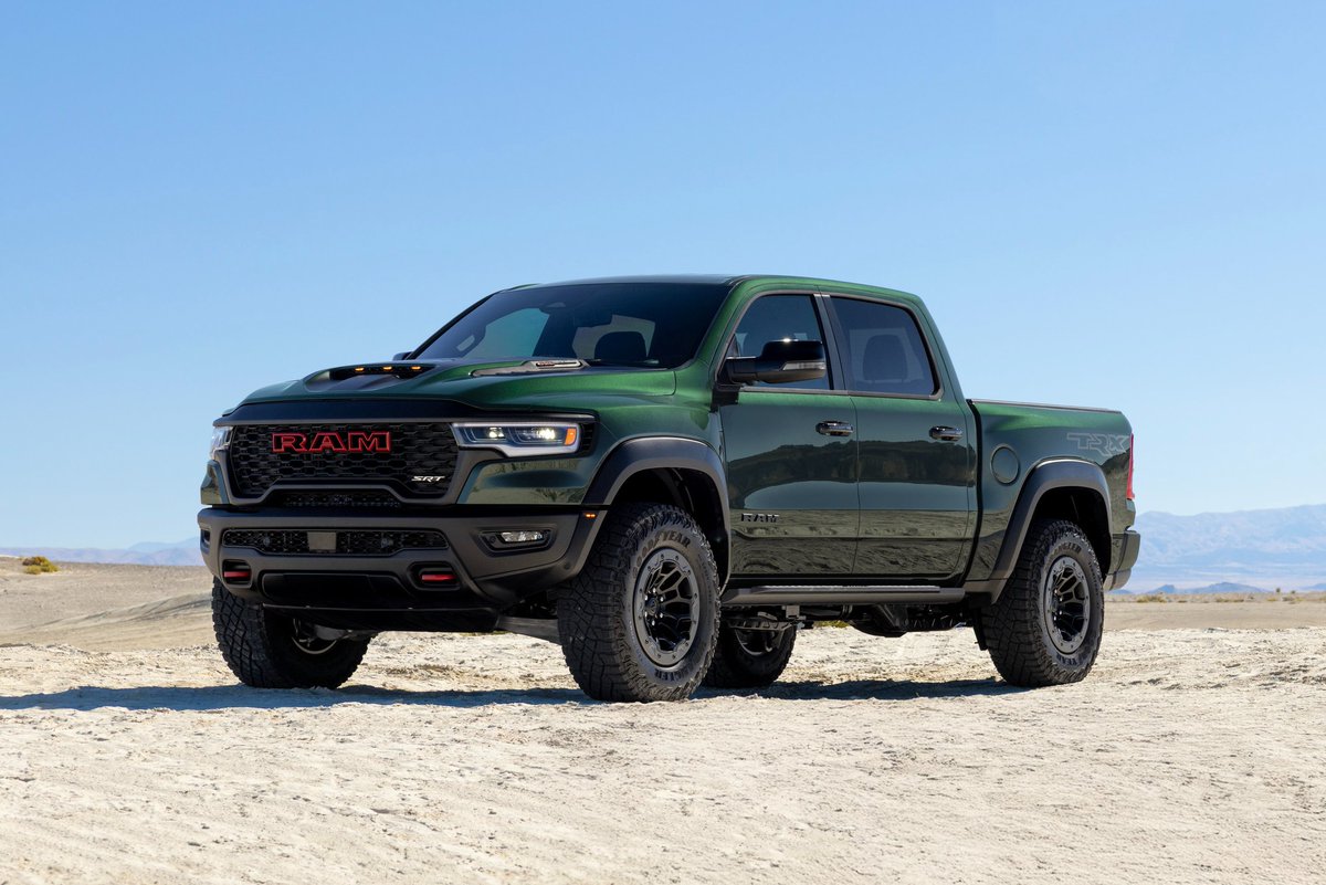 La guerra de los dinosaurios ha vuelto: el T-Rex ha resucitado y quiere seguir comiendo Raptors.

Stellantis retomó el camino y la desaparecida RAM TRX ha vuelto mejor que nunca como la pick up de producción más rápida y potente del mundo, su nuevo nombre es RAM 1500 SRT TRX y