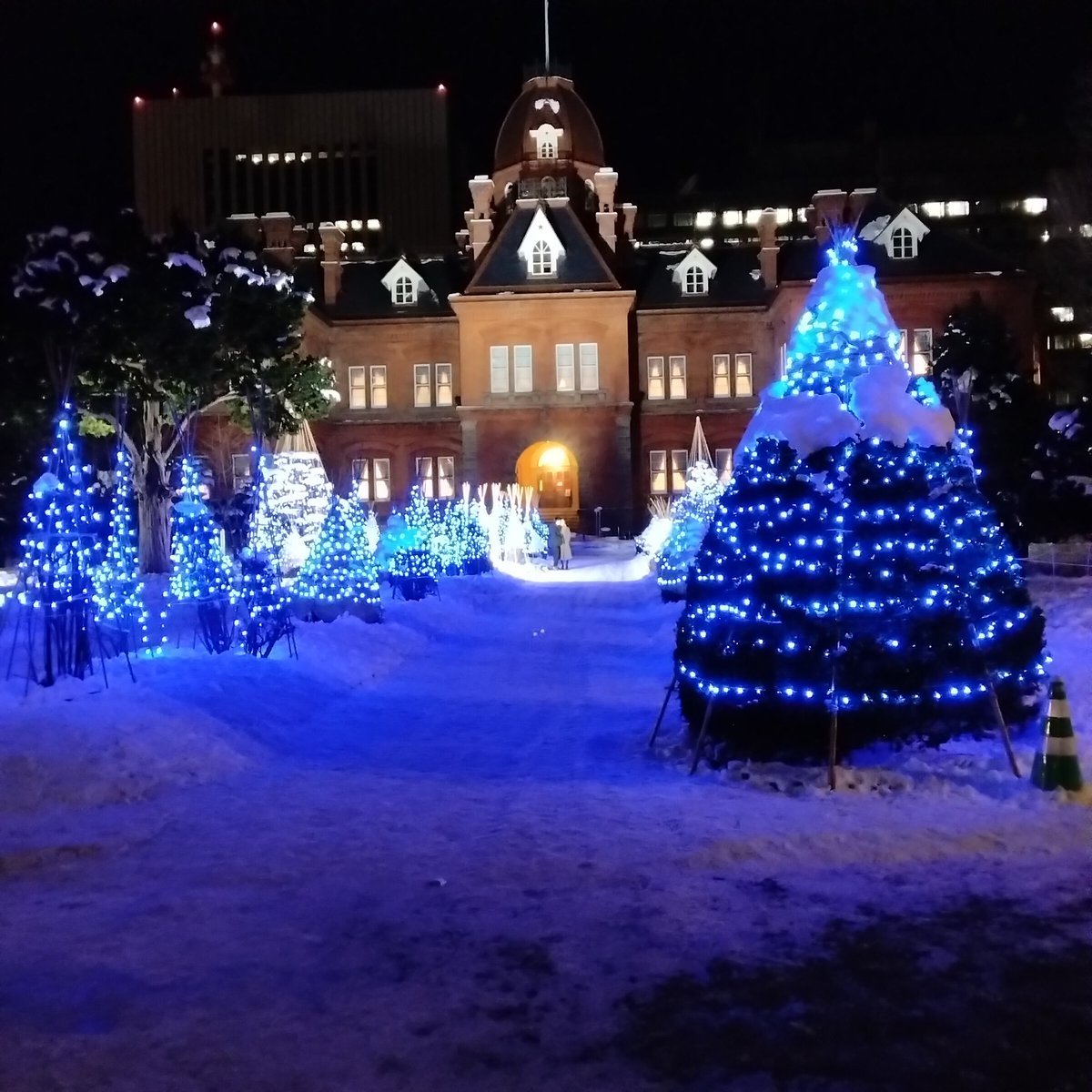 KamiTomoko's tweet image. 1月6日､日本共産党北海道委員会の「新春党旗びらき」に参加しました。千葉隆北海道党委員長の主催者挨拶の後､いわぶち友参議院議員が参加し挨拶｡私からも一言挨拶をしました。はたやま和也衆議院比例代表候補をはじめ、真下のり子、丸山はるみ､両道議と予定候補､札幌市市議団と予定候補者がそろい…