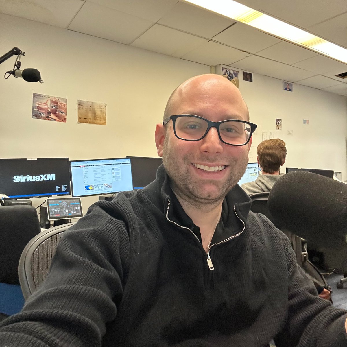 Always great to be in the update seat here at <a href="/SIRIUSXM/">SiriusXM</a>'s New York studios!

I've got your universal updates on <a href="/SiriusXMSports/">SiriusXM Sports</a> from 8 PM ET through the overnight and the same on <a href="/MadDogRadio/">Mad Dog Sports Radio</a> starting at 11:30 PM ET.

Come hang out on a busy day in the world of sports! 🛰️📻🎧