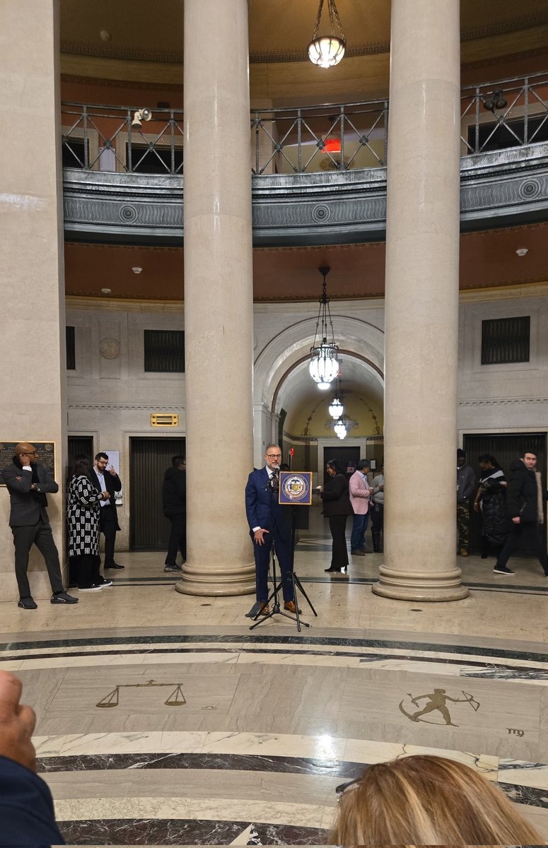 APAG team attended the #inauguration reception for #Mark #Levine, marking the start of his tenure as #NYC #Comptroller.

Proud that #APAG President Ali Rashid is serving on the Comptroller’s transition team, ensuring immigrant and small business communities have a strong voice.