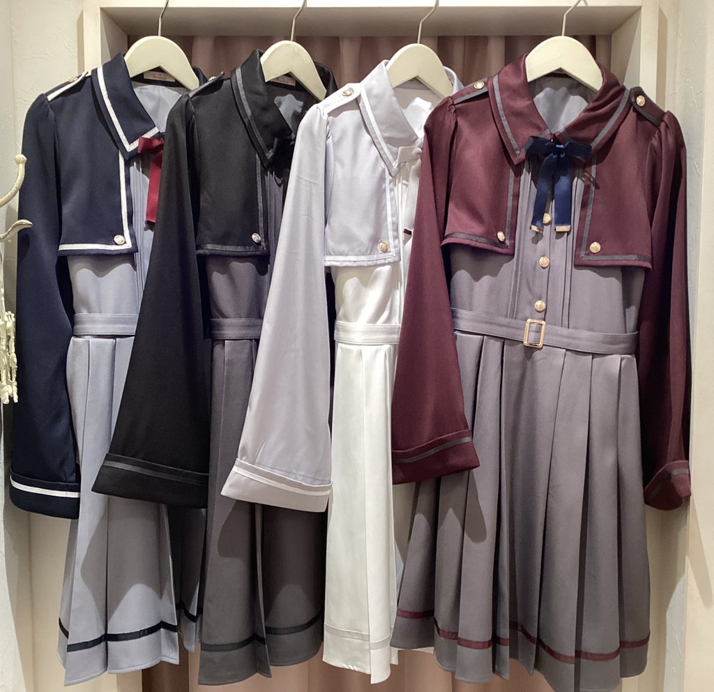 Amavel Brave Heart レイヤードプリーツワンピース　ネイビー ꫛꫀꪝ Brave Heart レイヤードプリーツワンピース ネイビー/ブラック