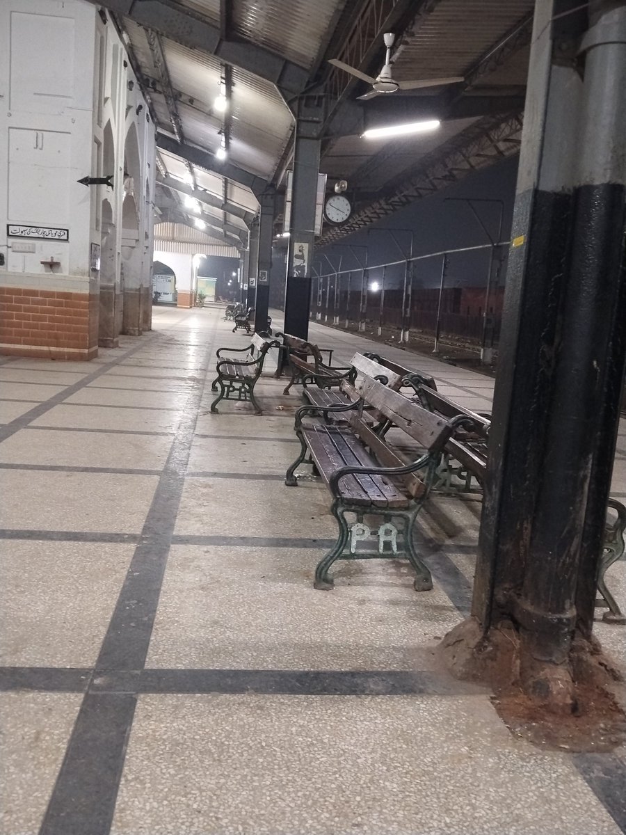 کس کو درکار ہیں یہ کون و مکاں