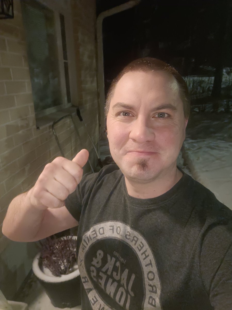 Niin se on uuden vuoden arki otettu vastaan 🙏🏼
Tänään aamulenkki lumihommien muodossa 🤩
Tsemppiä loppuviikkoon kaikille 💪🏼😎