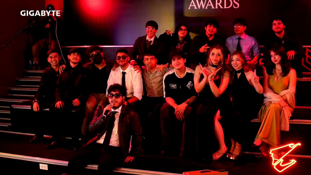 MI FAMILIA CRJO, LOS AMO A TODOS 😭✨😭✨
#WebonesAwards2026