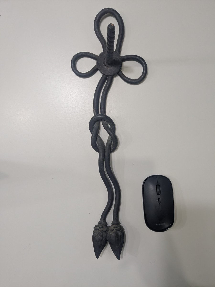 decoponponcan's tweet photo. 現場の古い倉庫からでてきた鉄製の何か、画像検索しても何の用途で作られたものなのか全然わからないんだけど、誰かピンとくる人いたら教えてください…！ https://t.co/hvZaFPQ4Bm