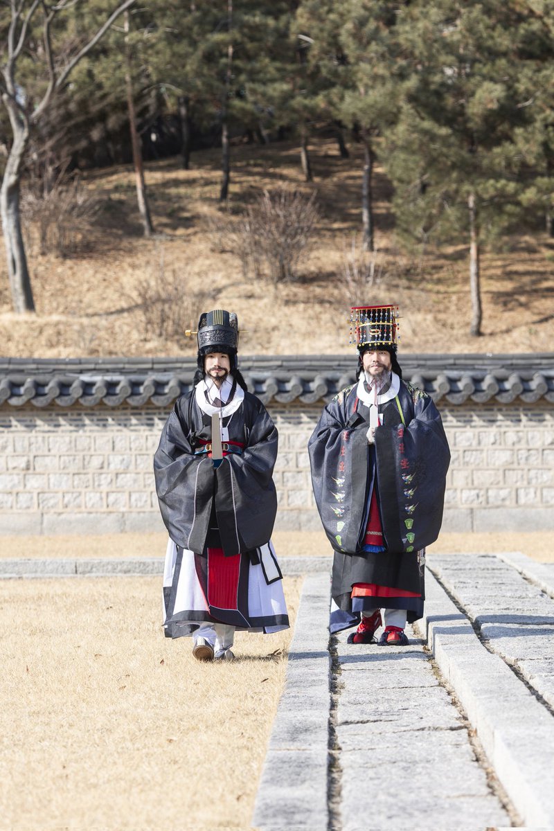 Oreaeui2's tweet image. 【사직단을 아시나요?】

 사극에서 신하들이 흔히 내뱉는 대사 중 하나가 '종묘사직'이 언급되는 부분입니다. 요즘 사극에서는 흔히 보기 힘든 대사이긴 하지만 필자가 보던 옛날 사극에서는 자주 듣던 대사이기도 하지요.

 앞서 언급한 '종묘사직'은 하나의 단어가 아니라 종묘와 사직단을…