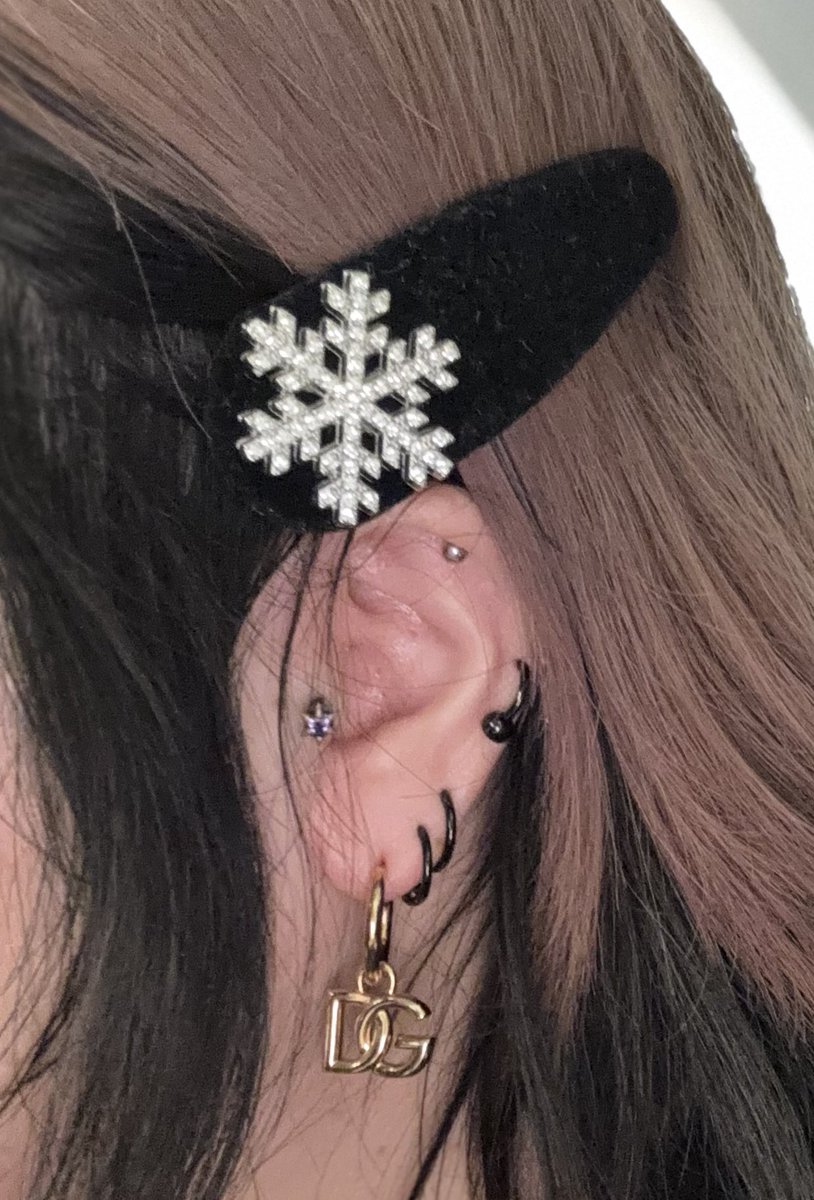 いつか会いに行けたらつけていこう！と頑張って買ったドルガバのピアス