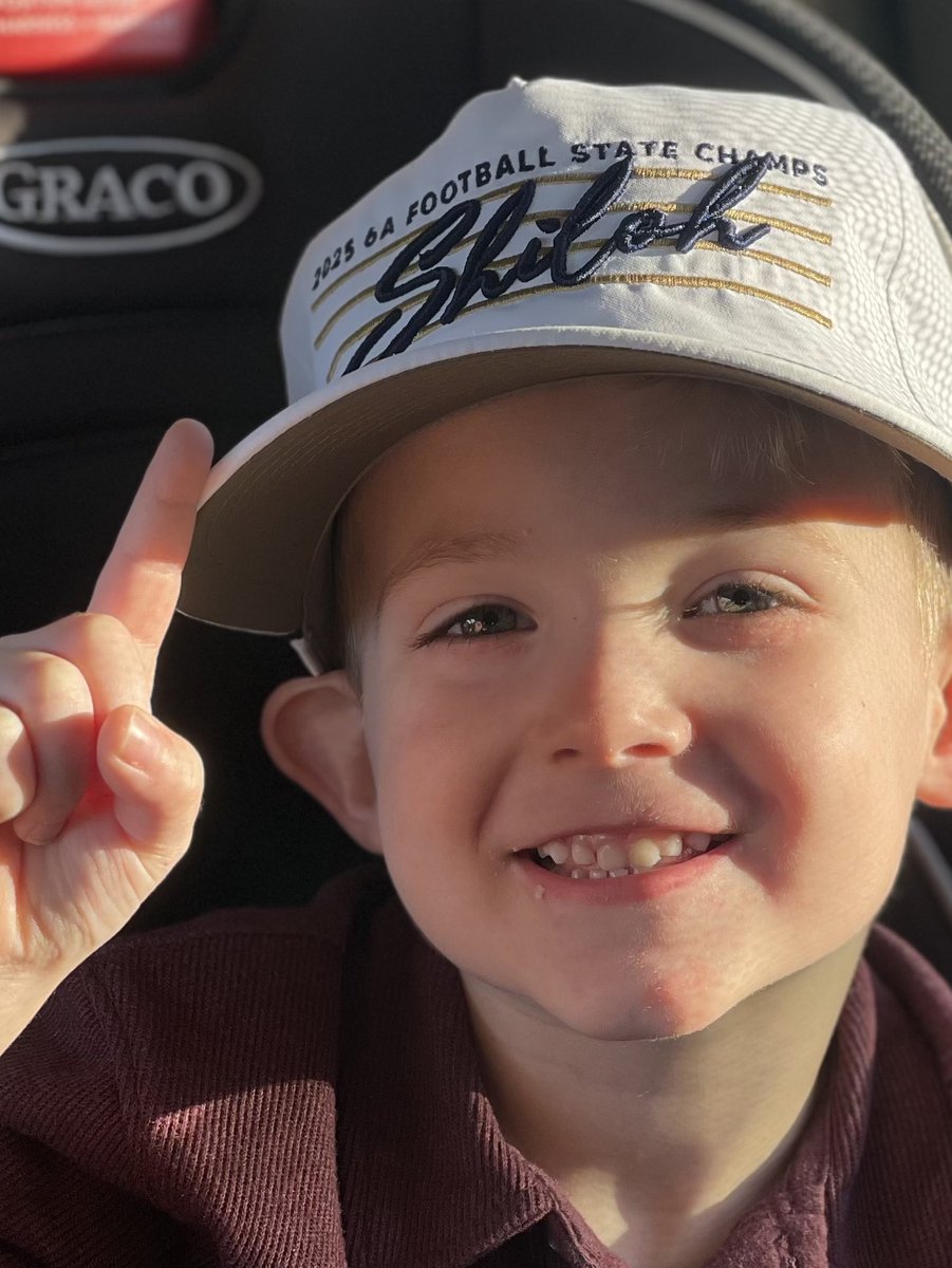 Coach__Davis's tweet image. Graham is loving the new Shiloh swag!