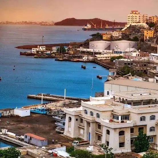 عدن ثابتةولن تسقطهااي شائعات اوحملات تضليل تدارمن غرف إعلام خبيثةالجنوب لن يكون ممراًللحوثي ولاللإخوان الارهابين ولالأي مشروع يعبث بكرامةشعب الجنوب الصامد
المؤامرةكبيرةعلى عدن خاصةوالجنوب عامةالهدف ضرب الثقةواسقاط عدن معنويآ
حاربوهم واسكتوهم بالواقع وبمواقع التواصل عاش الجنوب حرآ