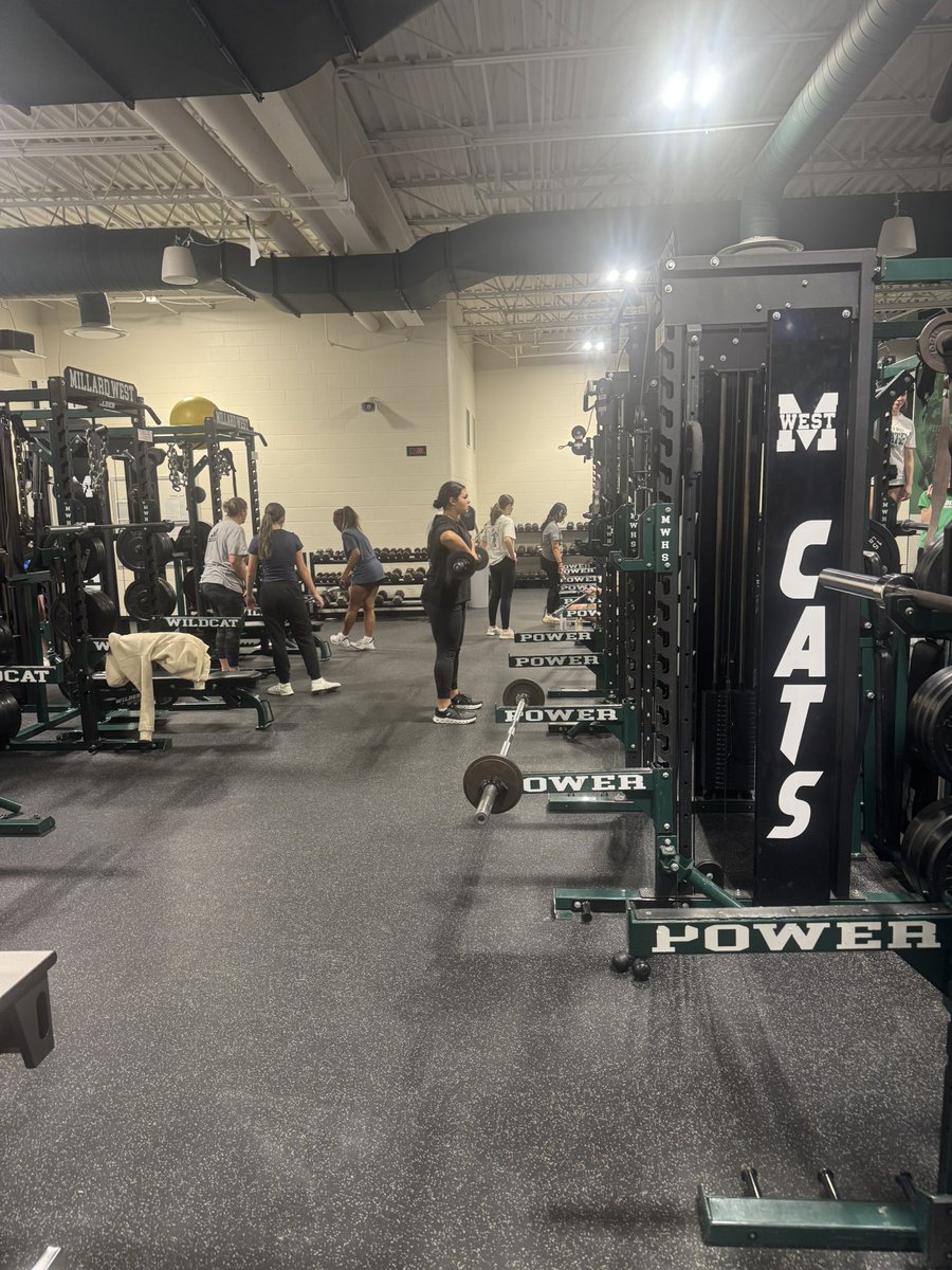 MWestGirlsTrack's tweet image. It begins. #WildcatPower