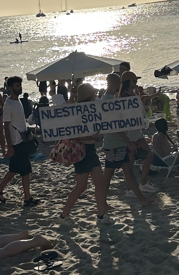 Estuvimos acompañando en Maldonado a la cadena humana en todas nuestras costas en defensa de un Uruguay y su mar libre de petroleras.