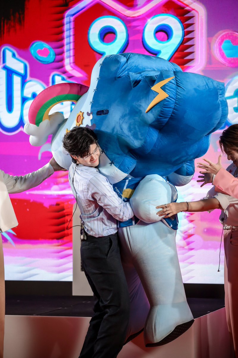 smilemycute's tweet image. สไมล์ในสายตาสกายตัวเท่านิ้วก้อยจริง ๆ ป๊าอุ้มหนูได้ฉะบายมากกกกกกกกกกกก ตุวเร้กของป๊า