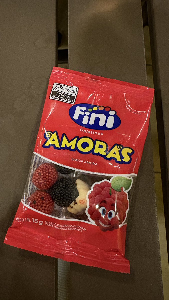 vicfontes_'s tweet photo. @finibrasil q que isso aqui na minha bala? 😭 https://t.co/esTPP8SJG7