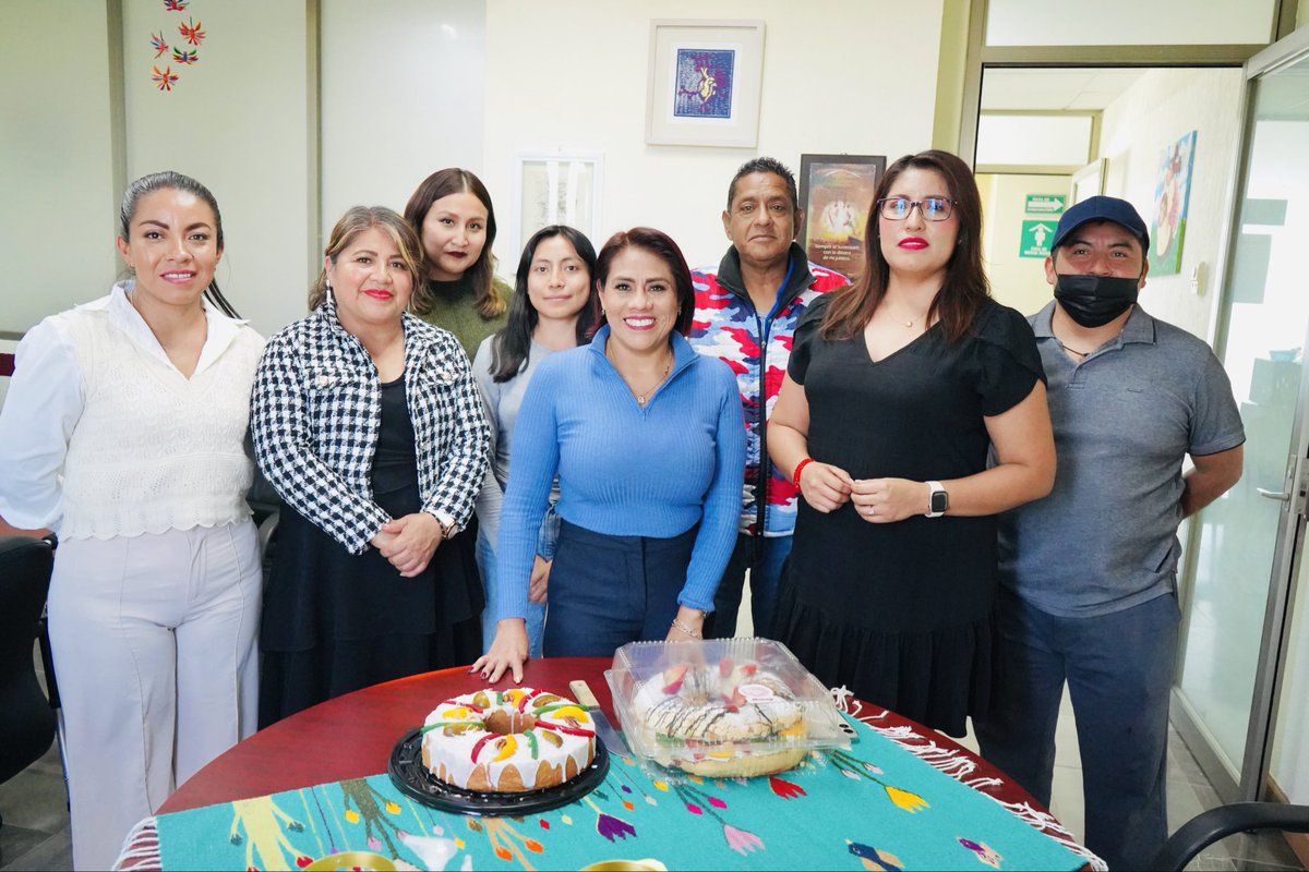 Como parte de nuestras tradiciones 👑celebramos juntos la partida de la Rosca de Reyes con el equipo legislativo.✨

Fue una ocasión especial para compartir
y disfrutar de un grato momento en compañía de todos✨