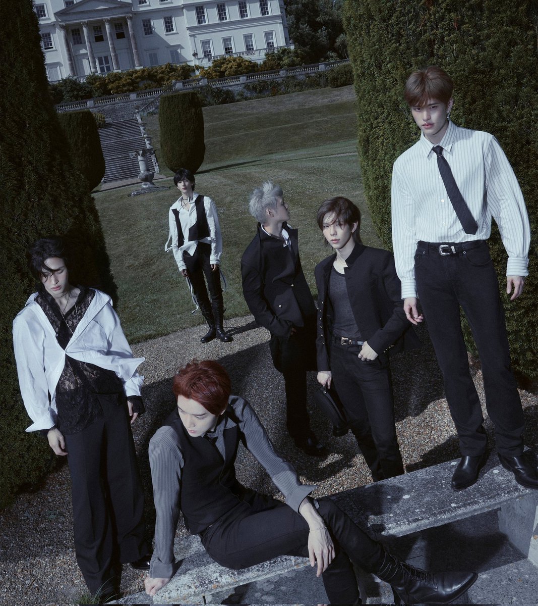 RIIZE has sold out all pre-sale tickets for their three-day encore concert at the KSPO Dome.

naver.me/FDGSS9bg