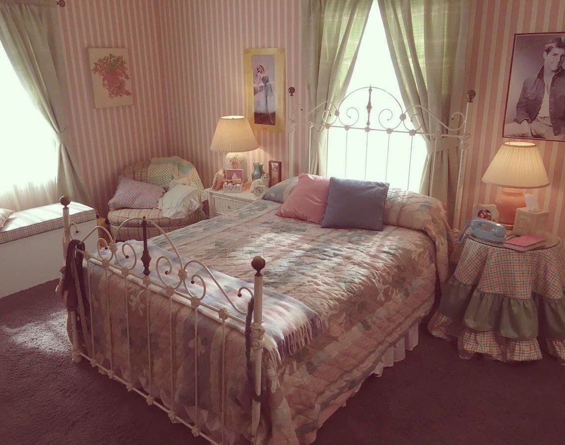 nancewheelers_'s tweet image. the character and her room