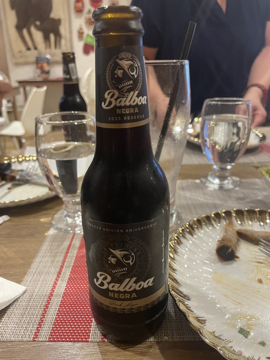 La cerveza 🍺 Balboa Negra del carajo y deben sacar para ahora en carnavales