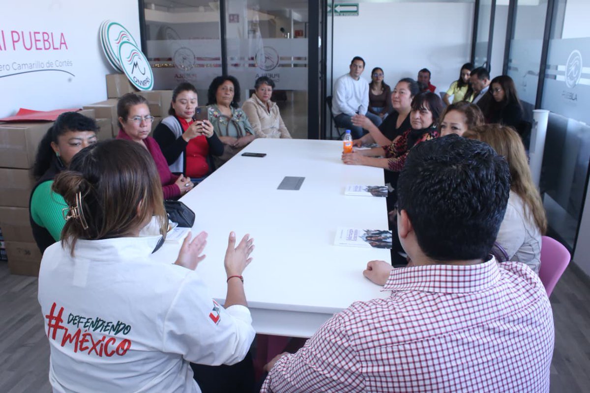 PRIdePUEBLA's tweet photo. ¡El #PRI seguirá defendiendo las causas de las mujeres y acompañando sus luchas!

La dirigencia estatal del partido, encabezada por la diputada federal @xitlalicceja y @LorenzoRiveraN, sostuvo un encuentro con integrantes valientes y leales del @ONMPRIPUEBLA_.

#PRIvaliente 🙋‍♀️🇲🇽 https://t.co/Z3J3qtFRdz