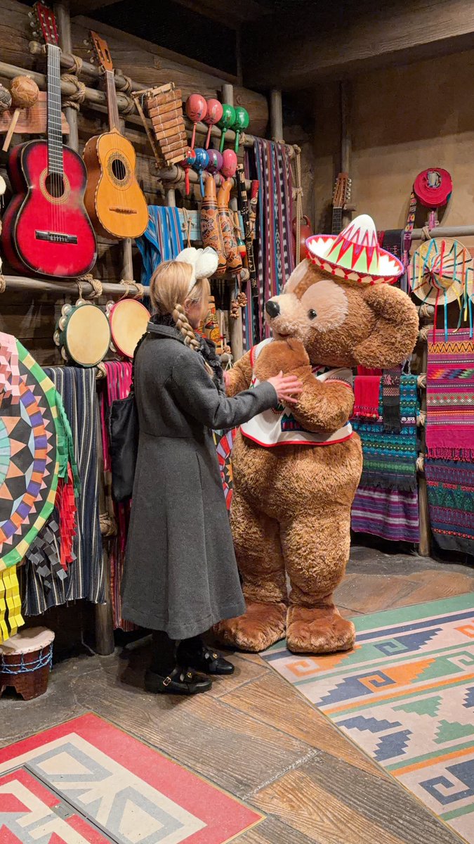 昨日はディズニーシーに行ってきました✨✨新年初ディズニー楽しみました！またバウンドコーデして行きたいなあ。考えるの楽しみ😊