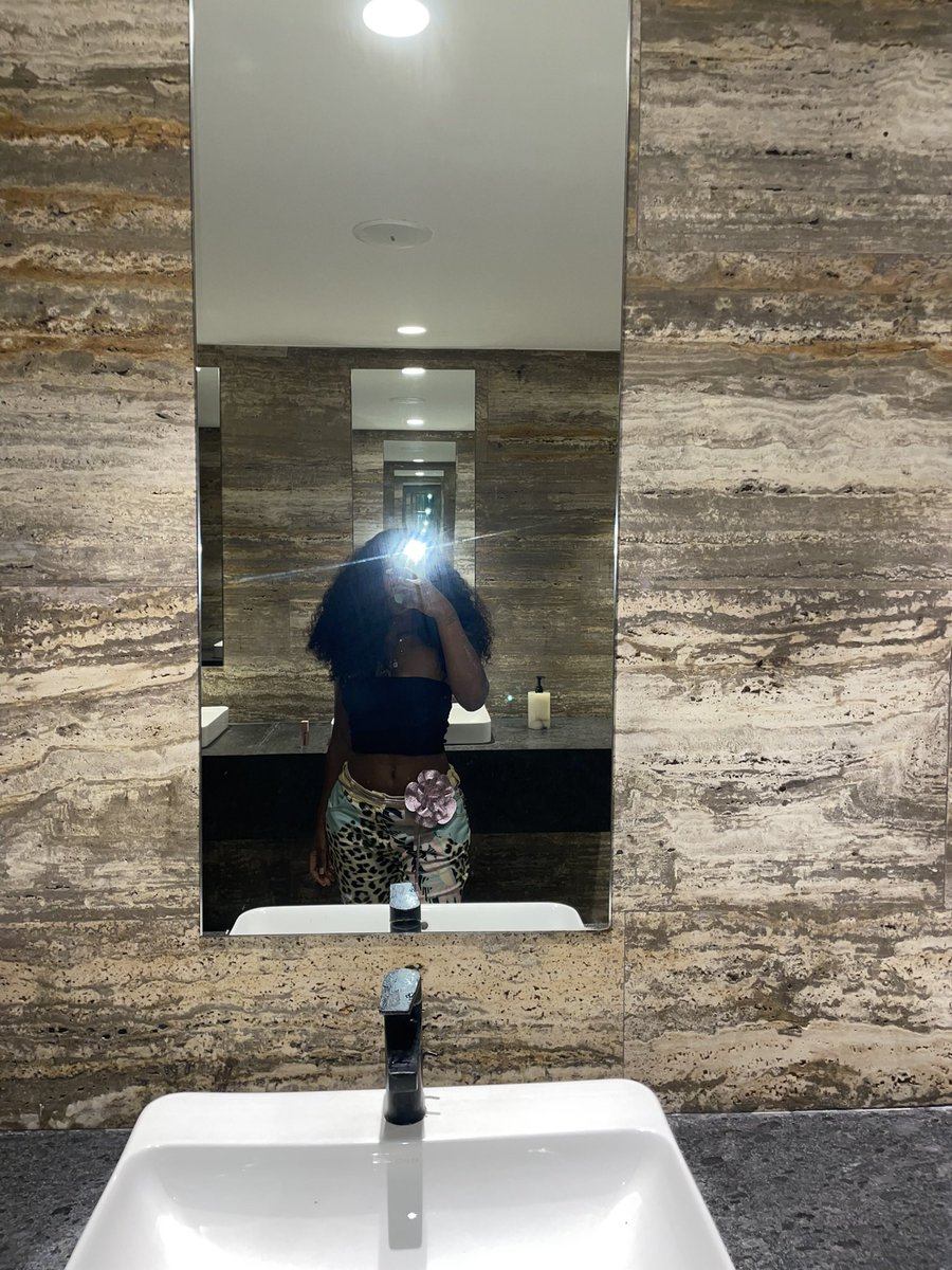 aro_bed's tweet image. 🥂 to year 26’