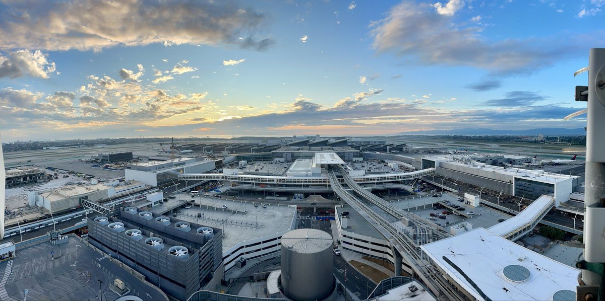 RickDickertWX's tweet image. Winter #SunsetAlert SoCal! From @flyLAXairport this Tuesday evening -
A nice dry break is on the way…
