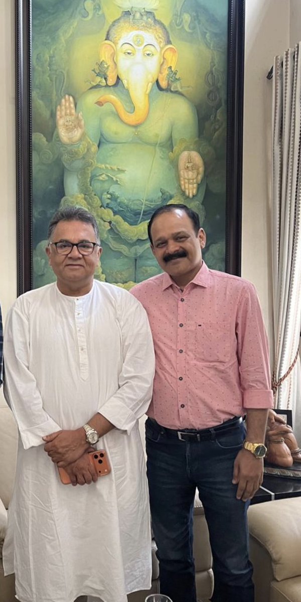 VishweshwarBhat's tweet photo. ನಾನು ಬೆಂಗಳೂರಿನ ರಾಜರಾಜೇಶ್ವರಿನಗರದಲ್ಲಿ ಒಂದು ಬಾಡಿಗೆ ಮನೆಯಲ್ಲಿದ್ದೆ. ನನ್ನ ಮನೆಯ ಪಕ್ಕದಲ್ಲಿ ಒಂದು ಖಾಲಿ ನಿವೇಶನವಿತ್ತು. ಅದಕ್ಕೆ ತಾಕಿಕೊಂಡು ಒಂದು ಮಲಯಾಳಿ ಕುಟುಂಬ ವಾಸವಾಗಿತ್ತು. ಅದು ಬಹಳ ಸುಸಂಸ್ಕೃತ ಕುಟುಂಬ. ಒಳ್ಳೆಯ ಜನ. ಅವರೊಂದಿಗೆ ನಮ್ಮದು ಸುಮಧುರವಾದ ಸಂಬಂಧ. ಕೆಲವು ವರ್ಷಗಳ ನಂತರ, ಆ ಮನೆಯ ಮಾಲೀಕರ ಹಿರಿಯ ಮಗ ಜಪಾನ್ ಗೆ ಹೋಗಿದ್ದು, ಬಹಳ ದಿನಗಳ ನಂತರ ನನಗೆ ಗೊತ್ತಾಯಿತು. ನಂತರ ನಾನು ಆ ಬಾಡಿಗೆ ಮನೆ ಬಿಟ್ಟು ನನ್ನ ಸ್ವಂತ ಮನೆಗ��� ಬಂದೆ. ಅದಾದ ಬಳಿಕ, ನನಗೆ ಅವರ ಸಂಪರ್ಕ ಕಮ್ಮಿಯಾಯಿತು. ವಾಕಿಂಗ್ ಮಾಡುವಾಗ, ವಾಹನದಲ್ಲಿ ಹೋಗುವಾಗ ಆಗಾಗ ಆ ಮನೆಯ ಯಜಮಾನರು ಸಿಕ್ಕರೆ, 'ಹಾಯ್, ಬಾಯ್'ಗಷ್ಟೇ ಮಾತುಕತೆ, ಒಡನಾಟ ಸೀಮಿತವಾಗಿತ್ತು. 

ಕಳೆದ ವರ್ಷ ನಾನು ಜಪಾನ್ ಗೆ ಹೋಗುವ ಮುನ್ನ, ನಾನು ಬರುವ ವಿಷಯ ಗೊತ್ತಾಗಿ, ಟೋಕಿಯೋದಿಂದ ಒಬ್ಬರು ನನಗೆ ಫೋನ್ ಮಾಡಿದರು - "ಸಾರ್ ನಾನು ಅನಿಲ್ ರಾಜ್. ರಾಜರಾಜೇಶ್ವರಿನಗರದಲ್ಲಿ ನಿಮ್ಮ ಪಕ್ಕದಮನೆಯಲ್ಲಿದ್ದವನು..." ಎಂದು ಪರಿಚಯ ಮಾಡಿಕೊಂಡು ಮಾತಿಗಾರಂಭಿಸಿದರು. ನನಗೆ ಹಳೆಯ ಘಟನೆಗ��ನ್ನು ನೆನಪಿಸಿಕೊಳ್ಳಲು ಅರೆಕ್ಷಣ ಹಿಡಿಯಿತು. ಕಾರಣ ಅವರ ಸಂಪರ್ಕವಿಲ್ಲದೇ ಸುಮಾರು ಹದಿನೈದಕ್ಕಿಂತ ಹೆಚ್ಚು ವರ್ಷಗಳಾಗಿದ್ದವು. ನಂತರ ಎಲ್ಲವೂ ಒಂದೊಂದಾಗಿ ನೆನಪಾದವು. 

"ನೀವು ಜಪಾನ್ ಗೆ ಬರುತ್ತಿರುವ ವಿಷಯ ಗೊತ್ತಾಯಿತು. ತಪ್ಪದೇ ನಮ್ಮ ಹೋಟೆಲ್ ಗೆ ಬರಬೇಕು. ಇಲ್ಲಿ ನಿಮಗೆ ಏನೇ ಬೇಕಾದರೂ ಹೇಳಿ. ನಾನು ನಿಮ್ಮ ನೆರವಿಗೆ ಇದ್ದೇನೆ" ಎಂದು ಹೇಳಿದರು. ಅಷ್ಟೇ ಅಲ್ಲ, ಜಪಾನ್ ಪ್ರವಾಸಕ್ಕೆ ಅಗತ್ಯ ಸಂಪರ್ಕವನ್ನೂ, ಪೂರ್ವಭಾವಿ ನೆರವನ್ನೂ  ಮಾಡಿಕೊಟ್ಟರು. 

ನಾನು ಟೋಕಿಯೋಕ್ಕೆ ���ೋದಾಗ ಅನಿಲ್ ರಾಜ್ ನನ್ನ ಬರುವಿಕೆಗೆ ಕಾಯುತ್ತಿದ್ದರು. ಅವರು ಆ ದೇಶದಲ್ಲಿ ಅಷ್ಟು ದೊಡ್ಡ ವ್ಯಕ್ತಿಯಾಗಿ ತಮ್ಮನ್ನು  ಸ್ಥಾಪಿಸಿಕೊಂಡಿರುವ ಸಣ್ಣ ಕಲ್ಪನೆಯೂ ನನಗಿರಲಿಲ್ಲ.  

ಕಳೆದ ಎರಡು ದಶಕಗಳಿಗೂ ಹೆಚ್ಚು ಕಾಲದಿಂದ ಟೋಕಿಯೋದಲ್ಲಿ ನೆಲೆಸಿರುವ ಅನಿಲ್ ರಾಜ್ ಅಲ್ಲಿನ ಭಾರತೀಯ ಸಮುದಾಯದಲ್ಲಿ ಒಬ್ಬ ಪ್ರಮುಖ ವ್ಯಕ್ತಿಯಾಗಿ, ಉದ್ಯಮಿಯಾಗಿ ಮತ್ತು ಸಾಂಸ್ಕೃತಿಕ ರಾಯಭಾರಿಯಾಗಿ ಗುರುತಿಸಿಕೊಂಡಿದ್ದಾರೆ.  ಒಬ್ಬ ಸಾಮಾನ್ಯ ವಲಸಿಗನಾಗಿ ಜಪಾನ್‌ಗೆ ಹೋದ ಅವರು, ಇಂದು ಅಲ್ಲಿನ ��ಶಸ್ವಿ ಉದ್ಯಮಿಗಳಲ್ಲಿ ಒಬ್ಬರಾಗಿ ಬೆಳೆದಿದ್ದಾರೆ. ಅವರು ಜಪಾನ್‌ನಲ್ಲಿ ಸ್ಥಾಪಿಸಿದ ಅತ್ಯಂತ ಜನಪ್ರಿಯ ರೆಸ್ಟೋರೆಂಟ್ ಬ್ರ್ಯಾಂಡ್ ಎಂದರೆ 'ನಿರ್ವಾಣಂ'. 

2005ರಲ್ಲಿ ಅನಿಲ್ ರಾಜ್ ಅವರು ಟೋಕಿಯೋದ 'ಕಾಮಿಯಾಚೋ' ಎಂಬಲ್ಲಿ ತಮ್ಮ ಮೊದಲ ರೆಸ್ಟೋರೆಂಟ್ ಅನ್ನು ಪ್ರಾರಂಭಿಸಿದರು. ಅಂದು ಜಪಾನ್‌ನಲ್ಲಿ ಉತ್ತರ ಭಾರತದ ಆಹಾರಗಳು ಹೆಚ್ಚು ಲಭ್ಯವಿದ್ದವು, ಆದರೆ ದಕ್ಷಿಣ ಭಾರತದ ಅಪ್ಪಟ ರುಚಿಯ (ವಿಶೇಷವಾಗಿ ಮಸಾಲೆ ದೋಸೆ, ಇಡ್ಲಿ, ಆಪಮ್, ನೀರು ದೋಸೆ, ವಡೆ ) ಕೊರತೆಯಿತ್ತು. ಈ ಕೊರತೆಯನ್ನ��� ನೀಗಿಸಲು ಅವರು 'ನಿರ್ವಾಣಂ' ಆರಂಭಿಸಿದರು. ಇಂದು 'ನಿರ್ವಾಣಂ' ಕೇವಲ ಒಂದು ಹೋಟೆಲ್ ಆಗಿ ಉಳಿದಿಲ್ಲ. ಟೋಕಿಯೋ, ಯೊಕೊಹಾಮಾ ಮತ್ತು ಸೈಟಾಮಾ ಸೇರಿದಂತೆ ಜಪಾನ್‌ನ ವಿವಿಧ ಪ್ರಮುಖ ನಗರಗಳಲ್ಲಿ 7ಕ್ಕೂ ಹೆಚ್ಚು ಶಾಖೆಗಳನ್ನು ಹೊಂದಿದೆ. 

ಜಪಾನ್‌ನ ಪ್ರಸಿದ್ಧ ಫುಡ್ ರಿವ್ಯೂ ವೆಬ್‌ಸೈಟ್ ಆದ 'ಟೇಬೆಲಾಗ್' (Tabelog) ವತಿಯಿಂದ ನಿರ್ವಾಣಂ ರೆಸ್ಟೋರೆಂಟ್ ಸತತ 6 ವರ್ಷಗಳ ಕಾಲ "ಜಪಾನ್‌ನ ಅತ್ಯುತ್ತಮ ಭಾರತೀಯ ರೆಸ್ಟೋರೆಂಟ್" ಎಂಬ ಪ್ರಶಸ್ತಿಯನ್ನು ಮುಡಿಗೇರಿಸಿಕೊಂಡಿದೆ. ಬೆಂಗಳೂರಿನಿಂದ ಅ��ುಗೆಯವರನ್ನು ಕರೆಸಿಕೊಳ್ಳುವ ಮೂಲಕ ಅವರು ಭಾರತದ ಅಪ್ಪಟ ಮಸಾಲೆ ಮತ್ತು ರುಚಿಯನ್ನು ಜಪಾನಿಯರಿಗೆ ಪರಿಚಯಿಸಿದ್ದಾರೆ. ಇಲ್ಲಿ ಕೇವಲ ಭಾರತೀಯರು ಮಾತ್ರವಲ್ಲದೆ, ಶೇ. 80ರಷ್ಟು ಸ್ಥಳೀಯ ಜಪಾನಿಯರು ಗ್ರಾಹಕರಾಗಿದ್ದಾರೆ. ವಾರಾಂತ್ಯದಲ್ಲಿ ಭಾರತೀಯ ಮೂಲದ ಜನರು ಹೆಚ್ಚಿನ ಸಂಖ್ಯೆಯಲ್ಲಿ ಇಲ್ಲಿಗೆ ಭೇಟಿ ನೀಡುತ್ತಾರೆ. 

ಅನಿಲ್ ರಾಜ್ ಅವರು ಐಟಿ ಮೂಲದವರಾಗಿದ್ದರಿಂದ, ಹೋಟೆಲ್ ಉದ್ಯಮಕ್ಕೆ ಬಂದಾಗ ಅವರಿಗೆ ಯಾವುದೇ ಪೂರ್ವ ಅನುಭವವಿರಲಿಲ್ಲ. ಜಪಾನ್‌ನ ಕಟ್ಟುನಿಟ್ಟಾದ ಪರವಾನಗಿ ಪ್ರಕ್ರಿಯೆ ಮತ್ತು ಭಾಷೆಯ ಅಡೆತಡೆಗಳನ್ನು ಮೆಟ್ಟಿ ನಿಂತು ಅವರು ಈ ಸಾಮ್ರಾಜ್ಯವನ್ನು ಕಟ್ಟಿದ್ದಾರೆ. ಹಗಲು ಹೊತ್ತು ಐಟಿ ಉದ್ಯೋಗ ಮತ್ತು ಸಂಜೆ ಹೋಟೆಲ್ ನಿರ್ವಹಣೆ ಮಾಡುವ ಮೂಲಕ ಅವರು ಆರಂಭಿಕ ದಿನಗಳಲ್ಲಿ ಬಹಳ ಶ್ರಮಪಟ್ಟಿದ್ದಾರೆ.

ತಮ್ಮ ಹೋಟೆಲ್‌ಗಳ ಮೂಲಕ ಅವರು ಜಪಾನ್‌ನಲ್ಲಿ ಭಾರತೀಯ ಆಹಾರ ಸಂಸ್ಕೃತಿಯನ್ನು ಮಾತ್ರವಲ್ಲದೇ, ನಮ್ಮ ಆತಿಥ್ಯವನ್ನೂ ಪಸರಿಸುತ್ತಿದ್ದಾರೆ. 'ಇಂಡಿಯನ್ ರೆಸ್ಟೋರೆಂಟ್ ಅಸೋಸಿಯೇಷನ್ ಆಫ್ ಜಪಾನ್' ನ ಸಹ-ಸಂಸ್ಥಾಪಕರಾಗಿ ಅವರು ಇತರ ಭಾರತೀಯ ಉ���್ಯಮಿಗಳಿಗೂ ಬೆಂಬಲ ನೀಡುತ್ತಿದ್ದಾರೆ.

ಕರ್ನಾಟಕದಿಂದ ಅಥವಾ ಭಾರತದಿಂದ ಯಾರೇ ಜಪಾನಿನ ರಾಜಧಾನಿಗೆ ಹೋದರೂ, ಅನಿಲ್ ರಾಜ್ ಅವರ ಹೋಟೆಲ್ ತಿಂಡಿಯ ಸವಿಯನ್ನು ಸವಿಯದೇ ಬರುವುದಿಲ್ಲ. ಪ್ರಧಾನಿ ಮೋದಿಯವರು ಜಪಾನ್ ಗೆ ಭೇಟಿ ನೀಡಿದ ಸಂದರ್ಭದಲ್ಲಿ ಅವರಿಗೆ ಊಟೋಪಚಾರದ ಹೊಣೆಯನ್ನೂ ಅನಿಲ್ ರಾಜ್ ಅವರೇ ವಹಿಸಿಕೊಂಡಿದ್ದು ವಿಶೇಷ.  

ಜಪಾನ್‌ಗೆ ಹೋಗುವ ಭಾರತೀಯರಿಗೆ ಜಪಾನಿ ಭಾಷೆ ಮತ್ತು ಅಲ್ಲಿನ ಶಿಸ್ತಿನ ಜೀವನದ ಬಗ್ಗೆ ಮಾರ್ಗದರ್ಶನ ನೀಡುತ್ತಾರೆ. ಜಪಾನಿನ ಉದ್ಯಮಿಗಳು ಕರ್ನಾ��ಕದಲ್ಲಿ ಹೂಡಿಕೆ ಮಾಡುವಂತೆ ಪ್ರೇರೇಪಿಸುವ ಕೆಲಸವನ್ನೂ ಇವರು ಮಾಡುತ್ತಿದ್ದಾರೆ.

ಅನಿಲ್ ರಾಜ್ ಅವರ ಜೀವನ 'ಪರಿಶ್ರಮವಿದ್ದರೆ ಎಲ್ಲಿ ಬೇಕಾದರೂ ಸಾಧಿಸಬಹುದು' ಎಂಬುದಕ್ಕೆ ಸಾಕ್ಷಿ. ಜಪಾನ್‌ನಲ್ಲಿ ಕನ್ನಡಿಗರಿಗೆ ಯಾವುದೇ ಸಮಸ್ಯೆ ಎದುರಾದರೂ ಅವರು ತಕ್ಷಣ ಸ್ಪಂದಿಸುತ್ತಾರೆ. ಅನಿವಾಸಿ ಭಾರತೀಯರ ಶ್ರೇಯೋಭಿವೃದ್ಧಿಗಾಗಿ ಅವರು ನಿರಂತರವಾಗಿ ಶ್ರಮಿಸುತ್ತಿದ್ದಾರೆ. ಅನಿಲ್ ರಾಜ್ ಅವರು ಕೇವಲ ಒಬ್ಬ ಉದ್ಯಮಿ ಅಷ್ಟೇ ಅಲ್ಲ, ಎರಡು ದೇಶಗಳ ನಡುವಿನ ಸಾಂಸ್ಕೃತಿಕ ರಾಯಭಾರಿಯಾ���ಿ ಕಾರ್ಯನಿರ್ವಹಿಸುತ್ತಿದ್ದಾರೆ.

ಪ್ರತಿ ಸಲ ಬೆಂಗಳೂರಿಗೆ ಬಂದಾಗ, ಎಷ್ಟೇ ಅವಸರದಲ್ಲಿದ್ದರೂ, ಭೇಟಿಯಾಗದೇ ಹೋಗುವುದಿಲ್ಲ. ಅದು ಅವರು ವೈಯಕ್ತಿಕ ಸಂಬಂಧ, ಒಡನಾಟಕ್ಕೆ ನೀಡುವ ಪ್ರಾಧಾನ್ಯ.