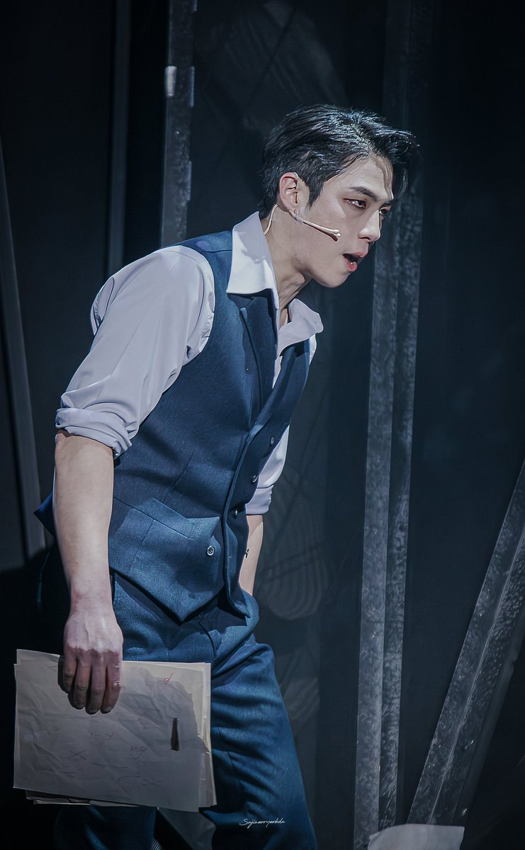 언더스모키 잘 어울리던 고함의신.고함의대명사.내말엔에코가있던남자. 갇초. 보고싶네…