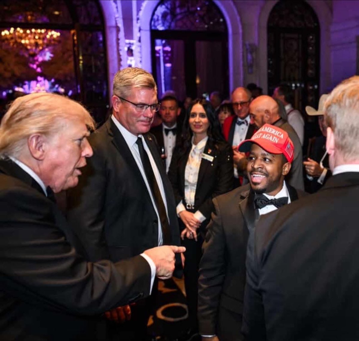 w_terrence's tweet image. I’ll never forget this moment with Trump 

While Secret Service was trying to keep things moving after the New Year Eve Party, President Trump actually stopped, pointed at me, and came right over. He thanked me for standing with him since the beginning and told everyone around…