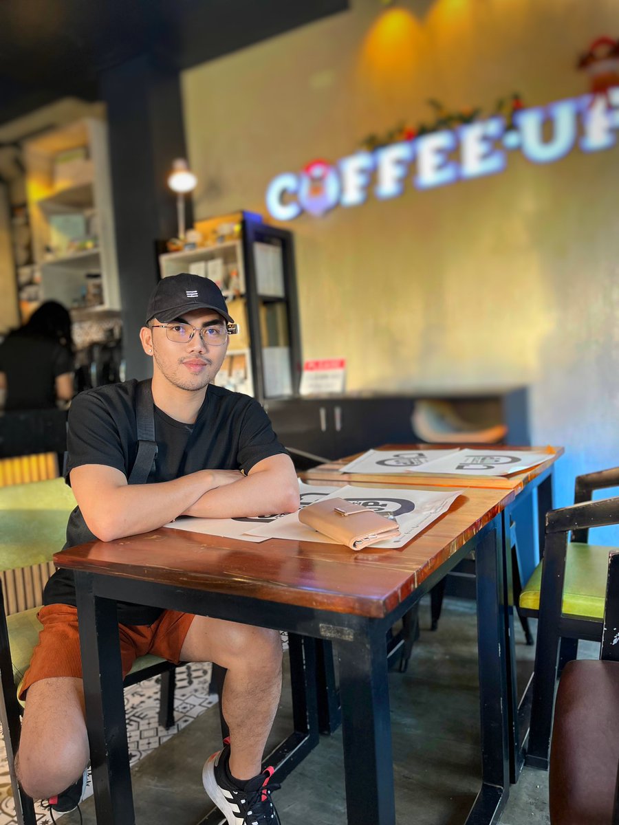 deffectiveconan's tweet photo. Lately, ive been dosing my veins with coffee and a lil’ bit of good energy ☕️ https://t.co/NDzESkGhRf