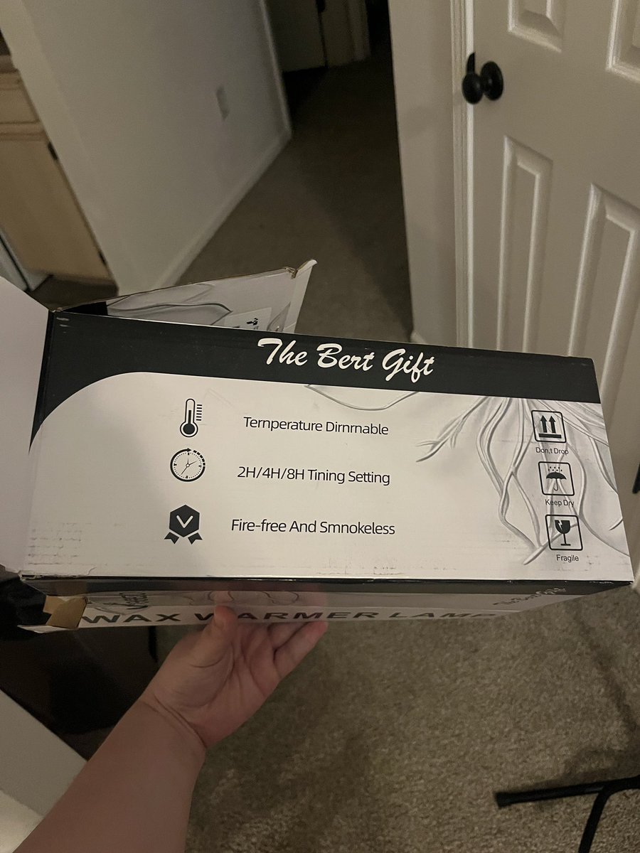 waIIf1ower's tweet photo. @ColdSlaw444 I’ve owned this since September but kept the box to keep the lightbulbs in and never noticed until now https://t.co/totFgcVkIC
