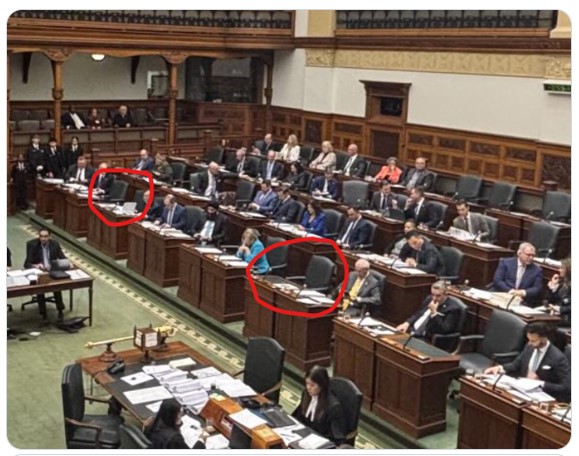 radiogirl985's tweet image. 👍"don't show up to the office, don't get paid."
#ONpoli #DougFord @fordnation #salary #taxpayers #money #Accountability