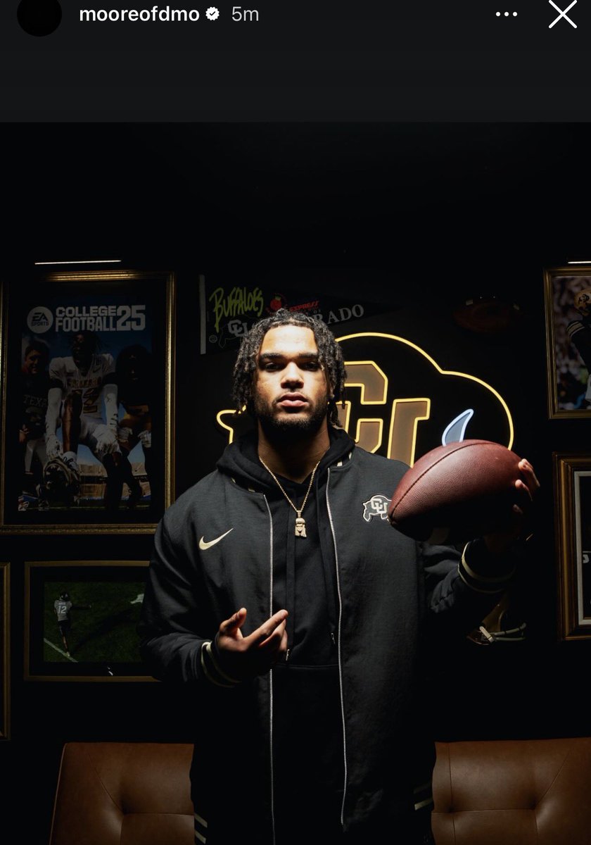 DNVR_Buffs's tweet image. Texas WR transfer DeAndre Moore reppin’ the Buffs on his visit 🦬