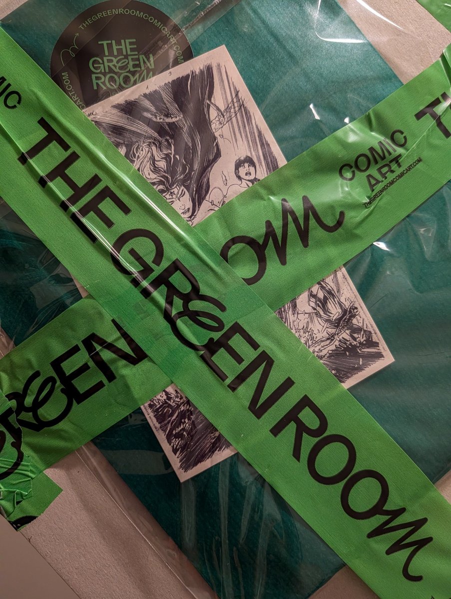 TheLibraryGamer's tweet image. A green martian from The Green Room! Stoked with these Absolute Martian Manhunter prints, and really impressed by their care with the signed blind bags.