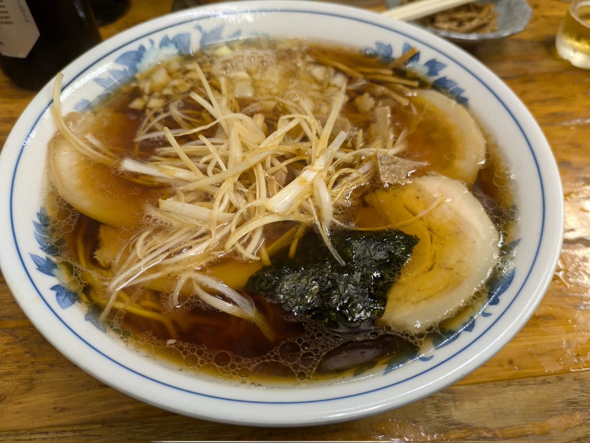 chukasobaisshin's tweet image. おはようございます！
「中華蕎麦一心」
7日（水）営業時間11:30〜15:30
本日は一段と冷え込んでおります
そんな時に温かいラーメンはいかがでしょうか🍜
みなさまのご来店を心よりお待ちしております。　
画像は八王子一麺