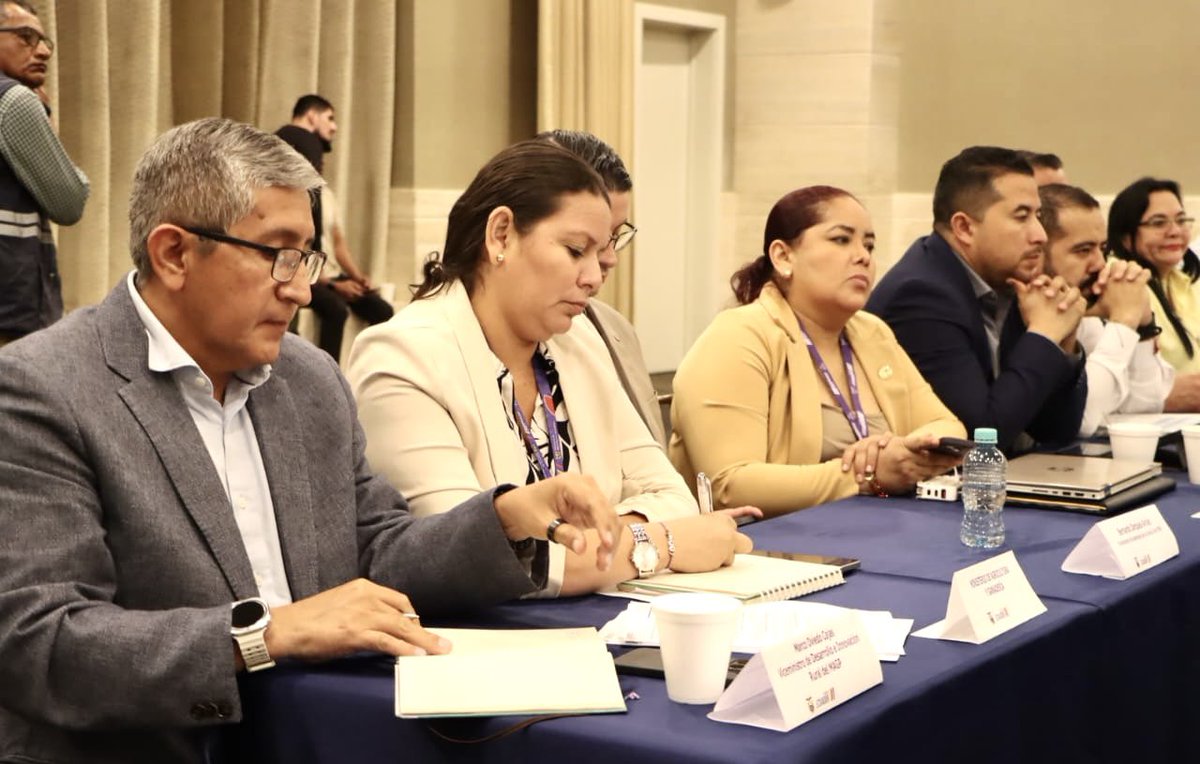 AgriculturaEc's tweet photo. #Manabí | Participamos en la Mesa Territorial liderada por @MinGobiernoEc , donde dialogamos sobre los objetivos del Gobierno Nacional para fortalecer el sector productivo:
🌱 Impulsar la producción y la economía rural
💳 Entrega de créditos 7x7 para más oportunidades
🚜 Mecanización agrícola
🎓 Capacitaciones para productores
📄 Entrega de títulos de tierra
🧪 Fertilizantes
🐄 Paquetes tecnológicos pecuarios

#ElNuevoEcuador sigue trabajando por un campo más fuerte y productivo.