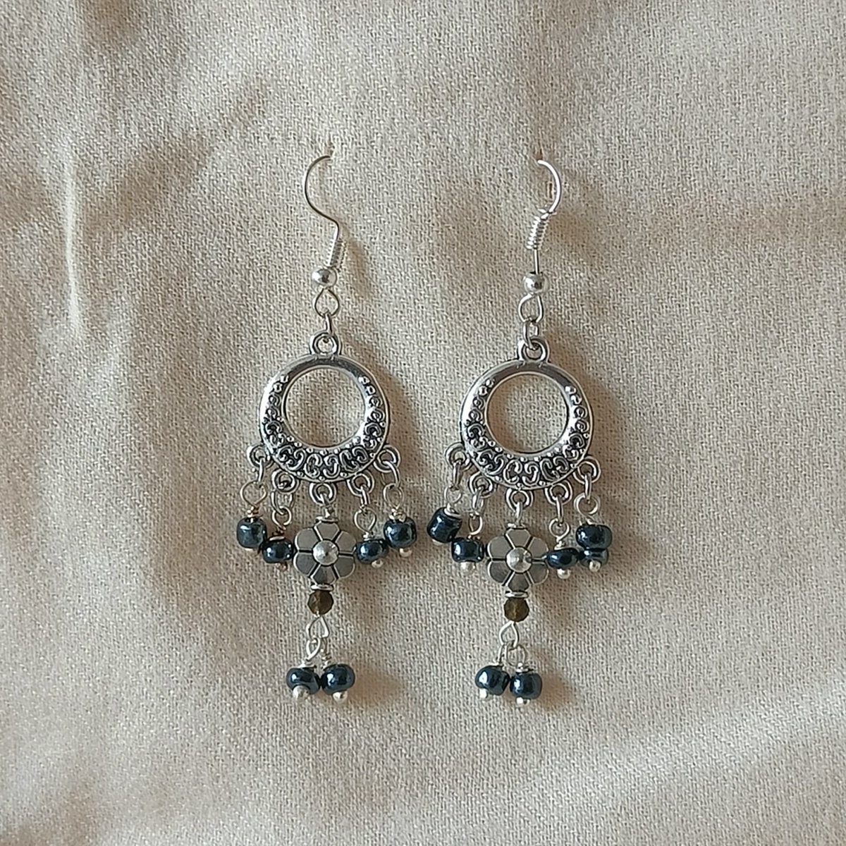 tikulli's tweet photo. Yesterday I wore a similar pair of earrings & bracelets & scored praise from a stranger. Four new commissioned pairs will be sent to them this week. If you wish to buy these then do connect. #supportsmallbusiness
#handmadeearrings #bracelet #giftidea #fashionindia #jewellery https://t.co/HlY91bAlcb