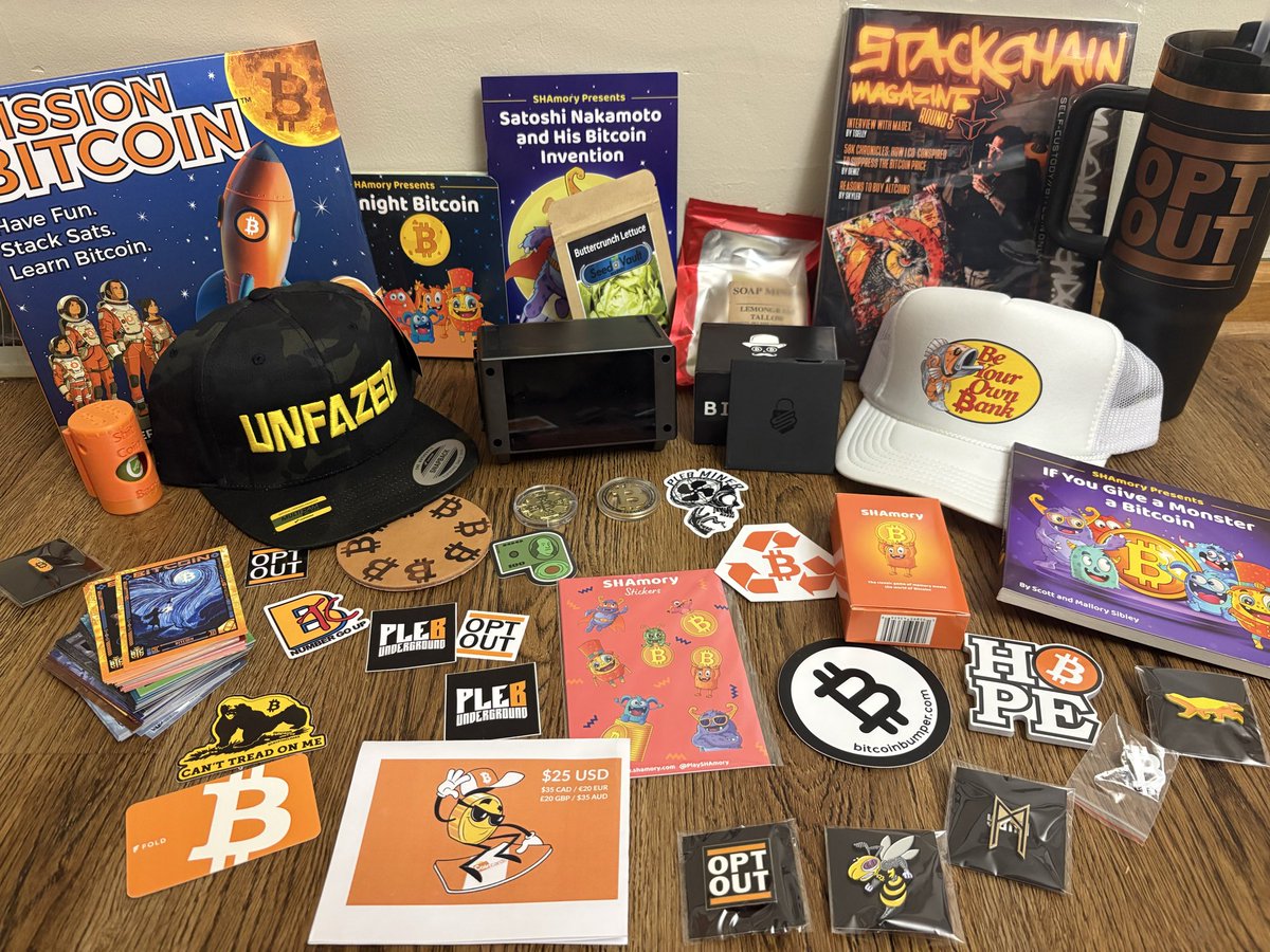 Thank you @CryptoCloaks and @ChristmasBonanz for the great package. Took me  awhile to get posted but very appreciated. Too many things going on over  the holidays.