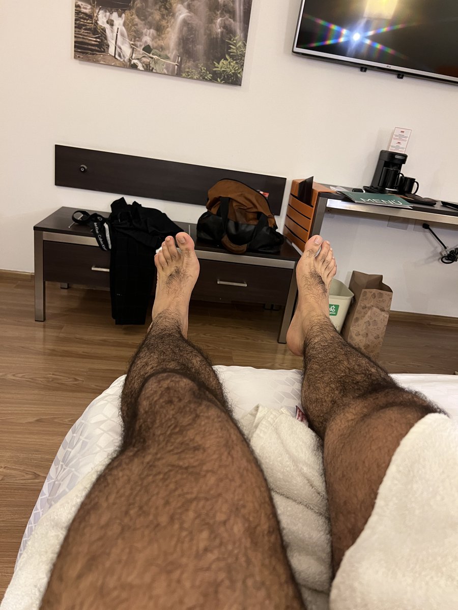 hairyyhimbo's tweet photo. who doesn't love hairy feet https://t.co/MbrTPMD71i